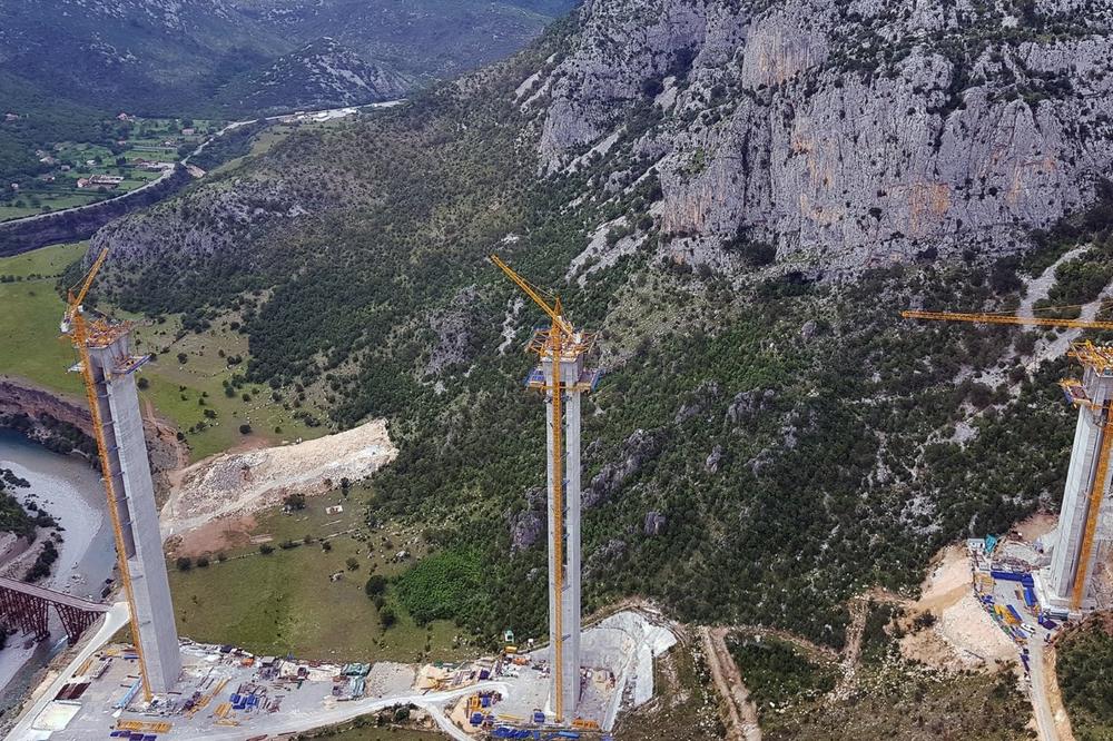 BIĆE NAJVEĆI U BIVŠOJ JUGOSLAVIJI: Ovako iz vazduha izgleda most Moračica (VIDEO)