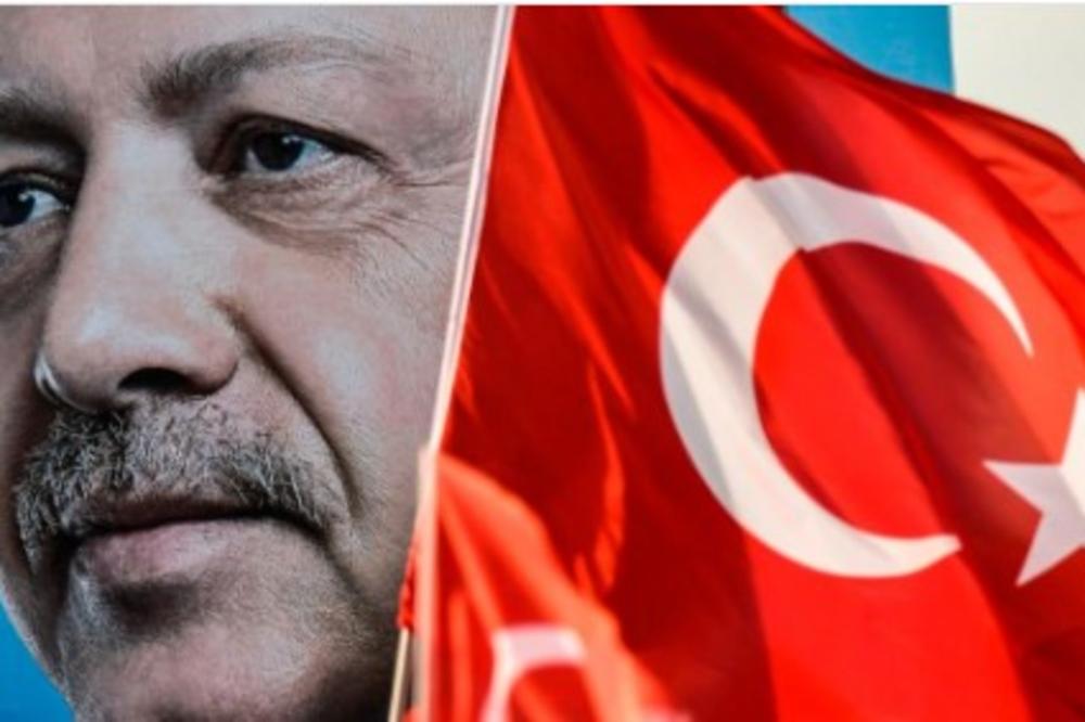 PRODAVAO PERECE NA ULICI, A DANAS JE JEDAN OD SVETSKIH MOĆNIKA: Evo kako je Erdogan od siromašnog dečaka postao strah i trepet Turske! (VIDEO)