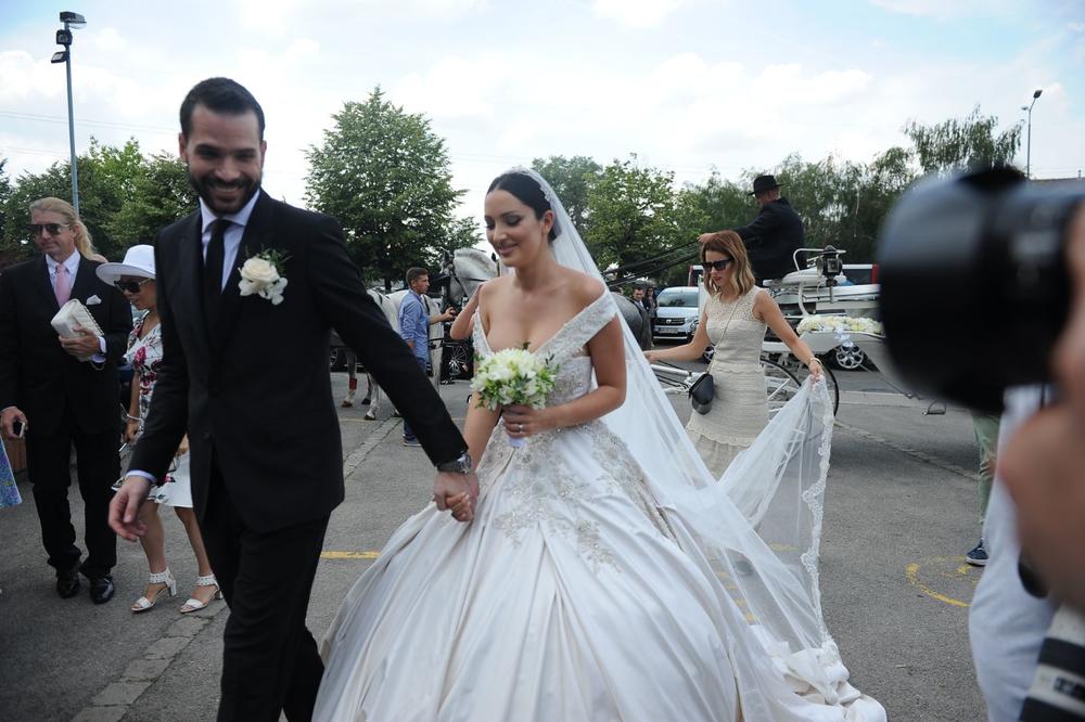 KURIR EKSKLUZIVNO! Pogledajte prve fotografije Aleksandre Prijović u venčanici! IZGLEDA BOŽANSTVENO! Filip nije mogao da joj odoli (FOTO)