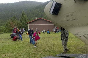 SPASENO 140 DECE, BILI ODSEČENI OD SVETA 2 DANA: Oluje i poplave paralisali Teksas i Montanu!