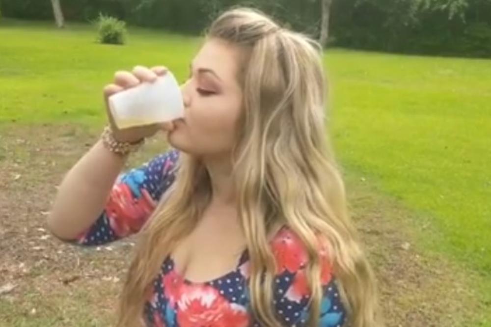 ŽELUDAĆ ĆE VAM SE OKRENUTI KADA VIDITE: Devojka pije urin svog psa i tvrdi da leči OVO! (VIDEO)