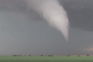 LOVCI NA OLUJE JEDVA ČEKAJU OVAKVE TRENUTKE: Ovi snimci zastrašujućeg tornada su prosto fenomenalni (FOTO, VIDEO)