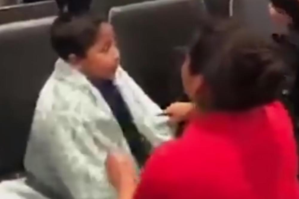 RAZDVOJILI IH NA GRANICI: Pogledajte kako su se majka i sin imigranti ponovo sreli posle nekoliko nedelja (VIDEO)