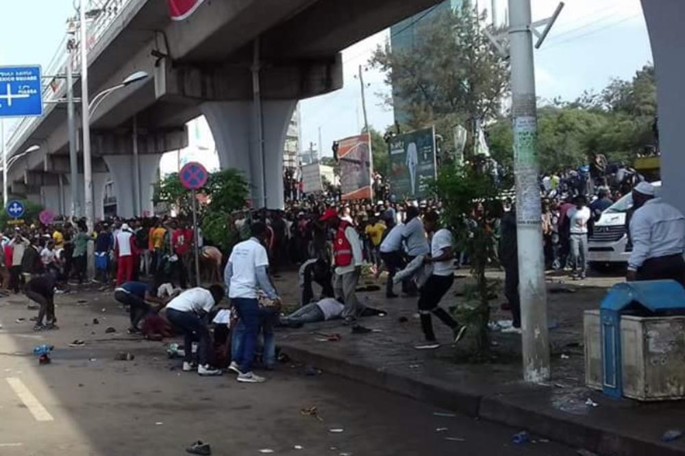 EKSPLOZIJA NA MITINGU PREMIJERA: Haos u Adis Abebi, 1 mrtav, 132 povređeno! (FOTO, VIDEO)