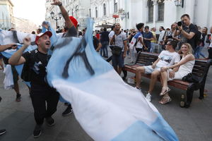 PREBILI HRVATE, PA SAD PAKUJU KOFERE: Argentina traži deportaciju svojih navijača iz Rusije