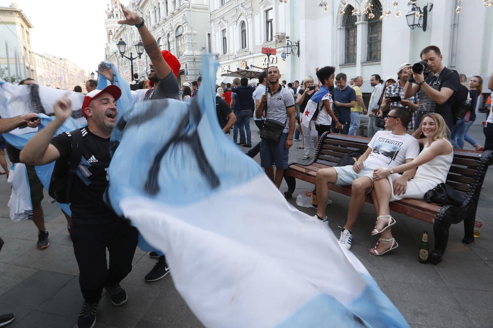 PREBILI HRVATE, PA SAD PAKUJU KOFERE: Argentina traži deportaciju svojih navijača iz Rusije