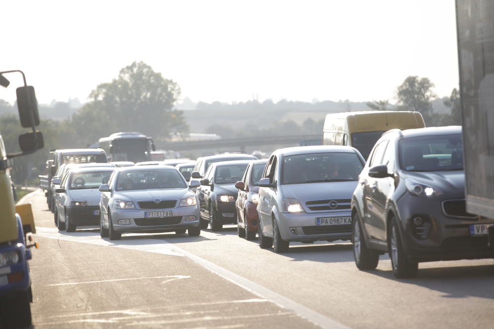 AMSS: U Srbiji pojačan saobraćaj bez zastoja na putevima i prelazima