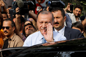 ERDOGAN POBEDIO U PRVOM KRUGU IZBORA U TURSKOJ: Njegova stranka najverovatnije zadržava većinu u parlamentu