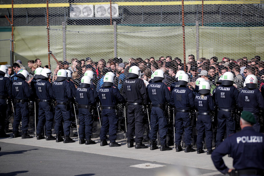 AUSTRIJA DEMONSTRIRA SILU: Održali vojne vežbe na granici kako bi poslali poruku migrantima (FOTO, VIDEO)