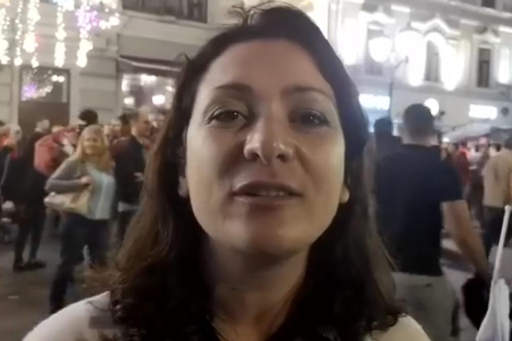 STRANKINJA ZAPEVALA PESMU O KOSOVU! Ovaj snimak iz Moskve morate da pogledate! (VIDEO)