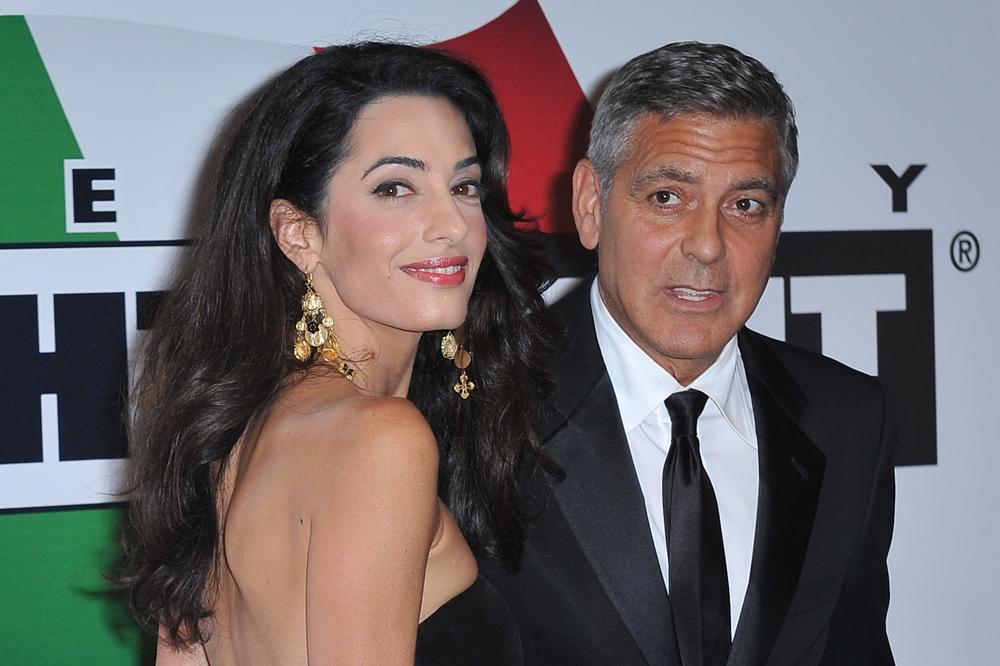 DOSTA SU SE KRILI: Džordž i Amal Kluni uslikani sa blizancima na odmoru! (FOTO)