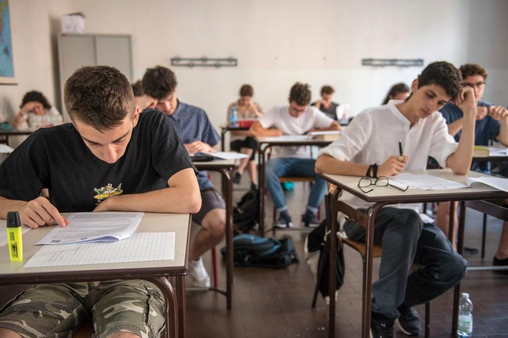 DOĐITE NA KOLOKVIJUM I PONESITE STO: Studenti u Splitu šokirani molbom koja im je stigla s fakulteta