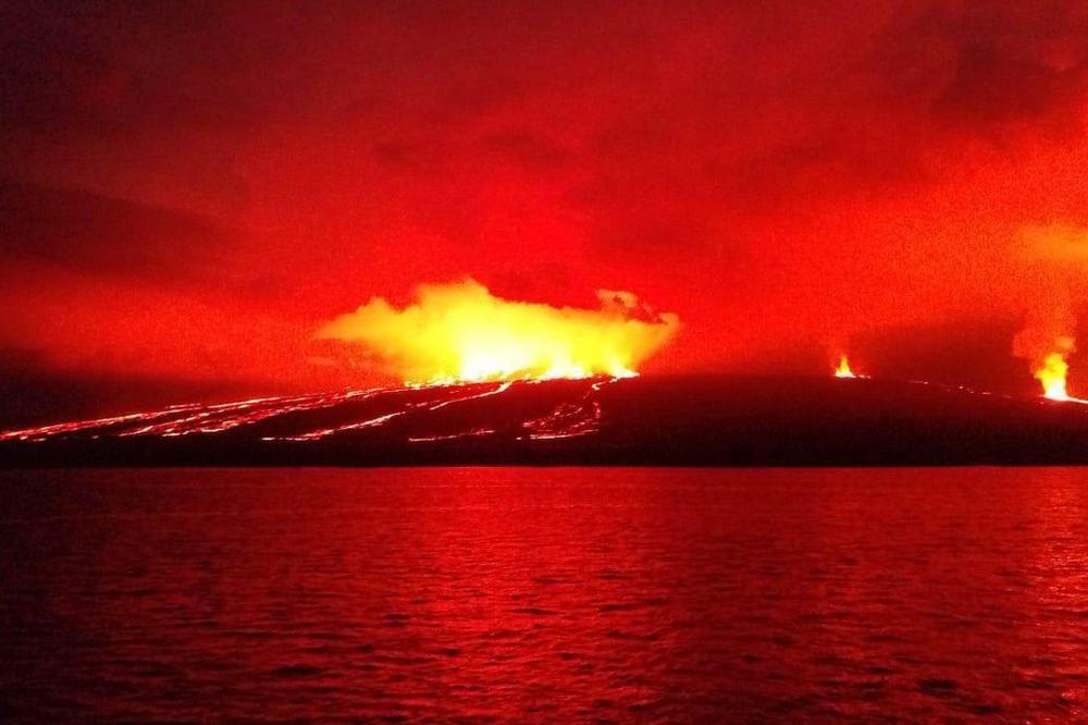 DIV SE PROBUDIO: Vulkan na Galapagosu počeo da izbacuje lavu, najmanje 250 ljudi evakuisano (FOTO, VIDEO)