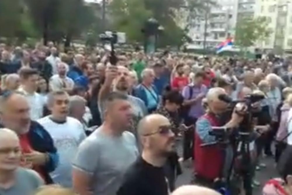 VIDOVDANSKI PROTEST: Posle okupljanja ispred Skupštine, protestna šetnja do Predsedništva i Vlade