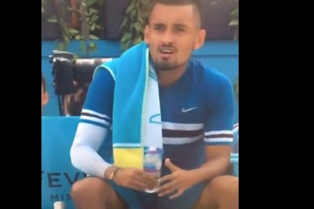 GLEDAOCI U ŠOKU: Ono što je teniser uradio na klupi nateralo je televiziju da se izvinjava svima! (VIDEO)