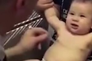 BRAVO DOCO! Ovako se bebi daje injekcija bez suza! OVAKO ZAISTA NE BOLI! (VIDEO)