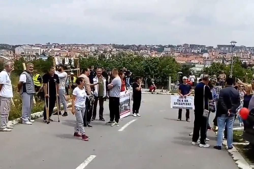 POLICIJA NA TERENU: Stanari beogradskog naselja Stepa Stepanović blokirali gradilište (VIDEO)