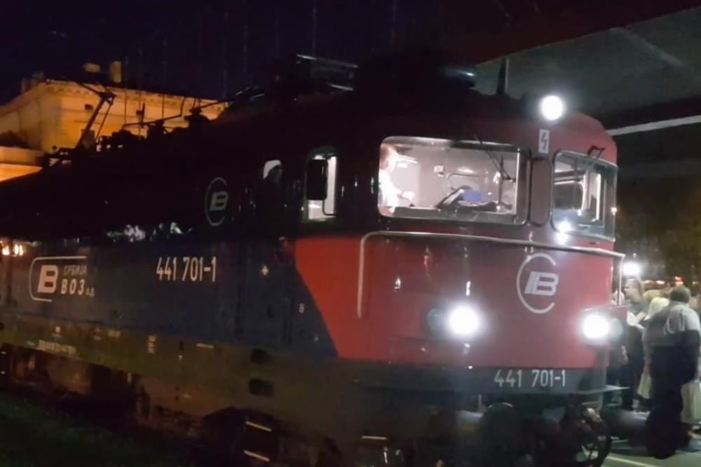 A SAD STVARNO ADIO! Sa razglasa na Železničkoj sinoć je odzvanjalo: Međunarodni voz 320 postavljen je na 1. kolosek i POSLEDNJI JE VOZ KOJI SAOBRAĆA (VIDEO)