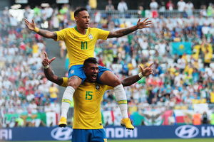 NEJMAR POVEO VRAČARU NA MUNDIJAL: Brazilska Baba Vanga je hit u Rusiji! Sa kokoškom i upaljenom svećom baje kada zapne Brazilu (FOTO)