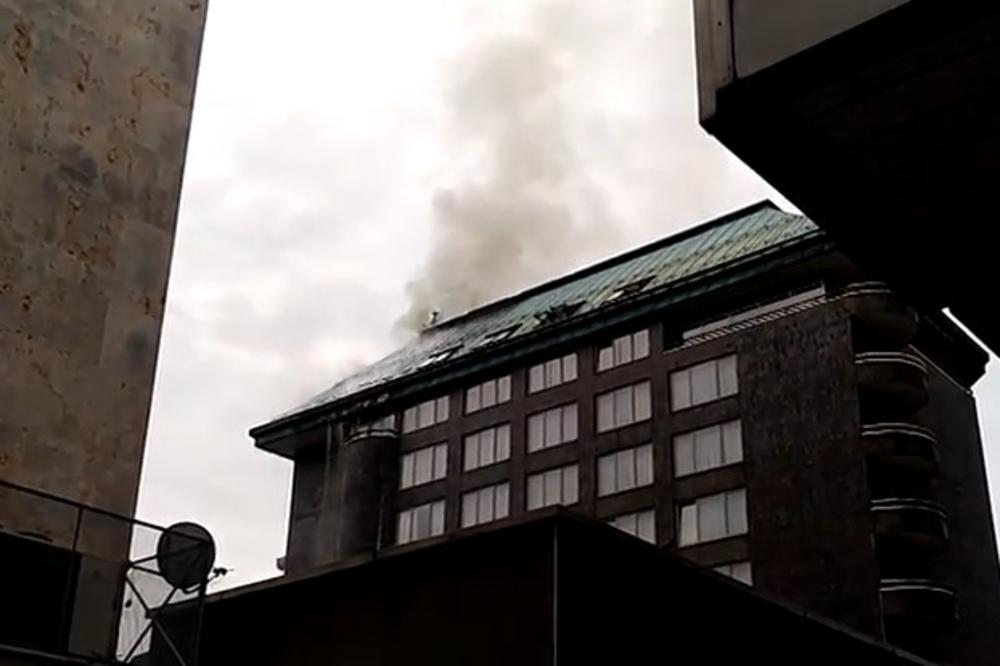 VELIKI POŽAR U CENTRU LJUBLJANE: Vatra izbila u potkrovlju hotela, evakuisano oko 100 ljudi (VIDEO)
