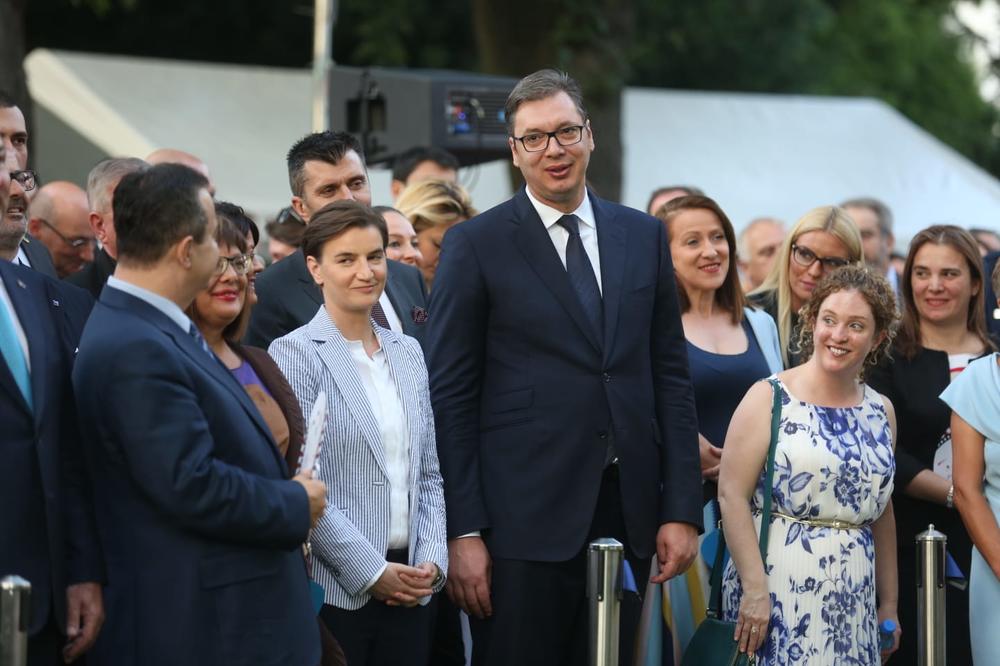 POZVAO GA DA POSETI SRBIJU: Predsednik Vučić čestitao Trampu Dan nezavisnosti