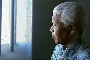 MILIONERI SE NADMEĆU ZA NOĆENJE U ČUVENOJ ĆELIJI BROJ 7: Tu je legendarni Mandela proveo 18 godina, a samo jedna noć će koštati pravo bogatstvo (VIDEO)