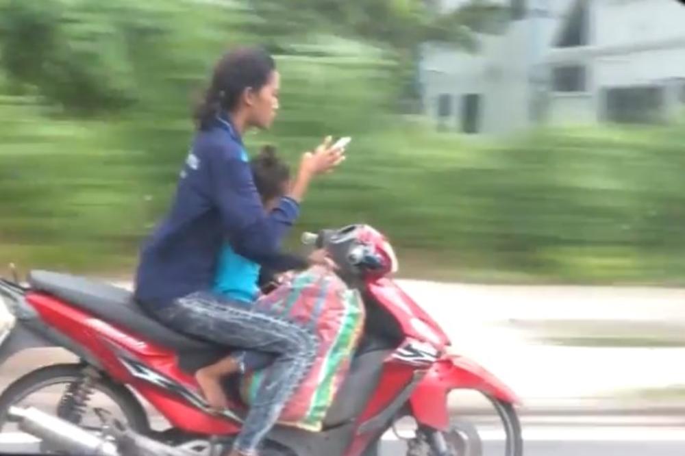 LUDILO OVE MAJKE NEMA KRAJA: Žena u saobraćaju radi tri stvari, od koje je SVAKA SMRTONOSNA! (VIDEO)