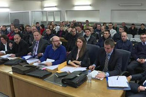 POČELO SUĐENJE ZA KRVAVI ČETVRTAK: Optužene za nasilje u Sobranju ispred suda dočekala manja grupa pristalica