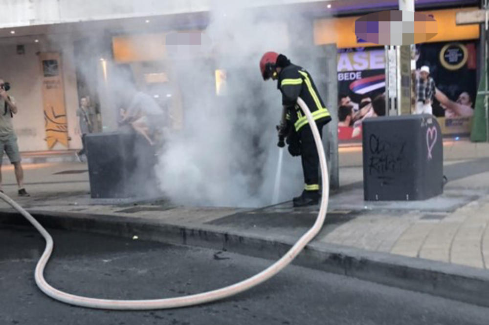 ZAPALIO SE PODZEMNI KONTEJNER U CENTRU GRADA: Na Trgu Republike izbio požar, vatrogasci hitno reagovali
