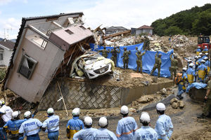 KATASTROFALNE POSLEDICE POPLAVA U JAPANU: 100 mrtvih, MILIONI evakuisani! (FOTO)