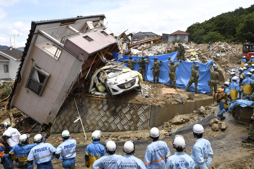 KATASTROFALNE POSLEDICE POPLAVA U JAPANU: 100 mrtvih, MILIONI evakuisani! (FOTO)