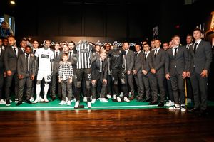 PROMOCIJA PARTIZANOVOG DRESA: Ovako će crno-beli fudbaleri izgledati u novoj sezoni (KURIR TV)