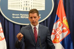 ĐURIĆ: Nikakvo rešenje nije moguće dok se Srbiji preti ratom