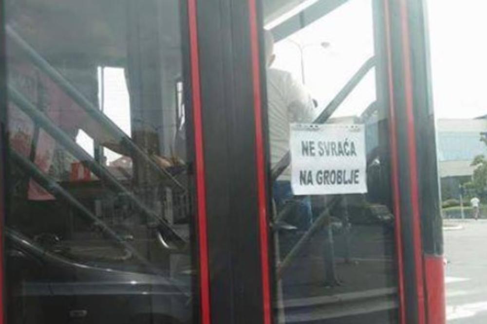 NE SVRAĆA NA GROBLJE! Pogledajte fotku GSP busa na liniji za Orlovaču koja je nasmejala pola Beograda! (FOTO)
