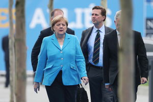 MERKELOVA PODLEGLA TRAMPOVIM PRITISCIMA: Nemačka mora da uradi više za NATO