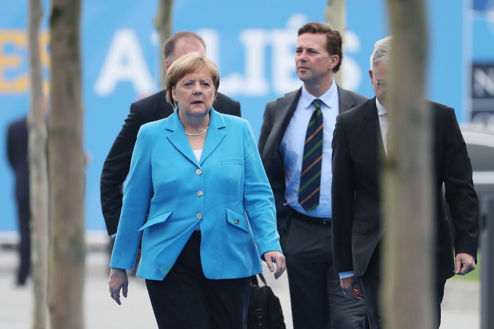 MERKELOVA PODLEGLA TRAMPOVIM PRITISCIMA: Nemačka mora da uradi više za NATO