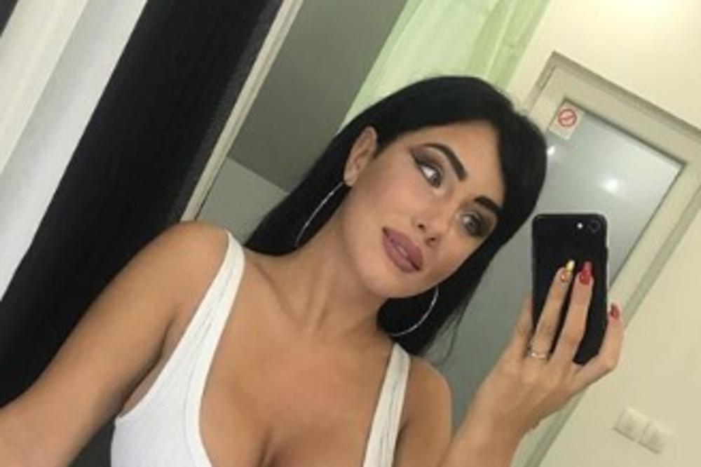 SUBOTIĆEVA ULAZI U ZADRUGU, A EVO GDE TRENUTNO BORAVI: Aleksandra pokazala abnormalno velike grudi posle operacije, bikini ih je jedva zadržao! (FOTO)