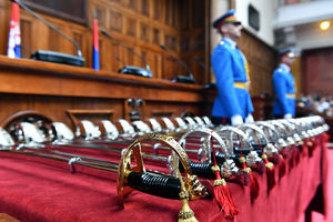ZA ČAST I SRBIJU: Dodeljene oficirske sablje novoj generaciji generalštabnih oficira Vojske Srbije (FOTO)