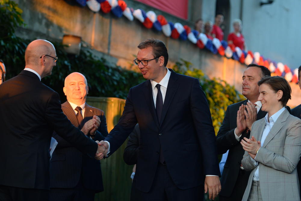 VUČIĆ: Srbija računa na predsednika Francuske Makrona (FOTO)