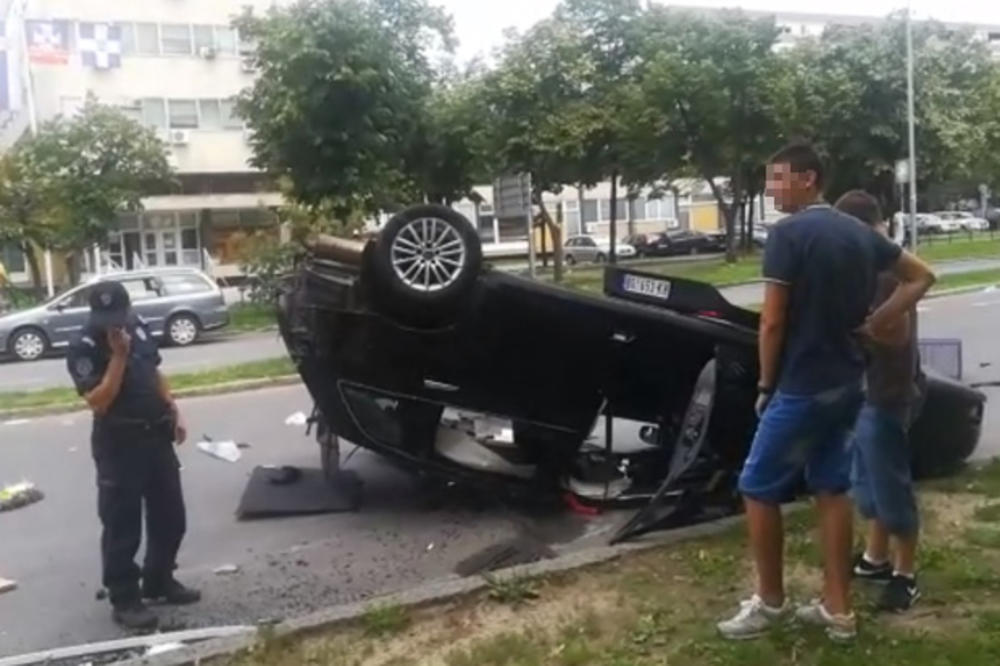 TEŠKA SAOBRAĆAJKA KOD STAROG MERKATORA: Automobil se prevrnuo na krov, ima povređenih! (KURIR TV)