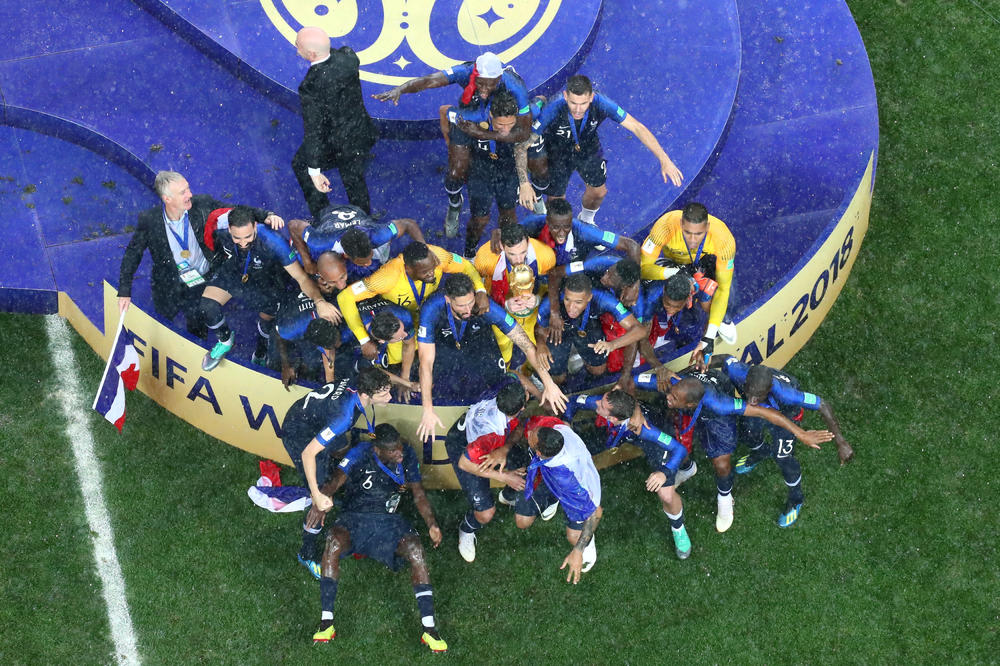 BOGINJA JE NJIHOVA: Ovako su fudbaleri Francuske proslavili osvajanje Mundijala (FOTO)