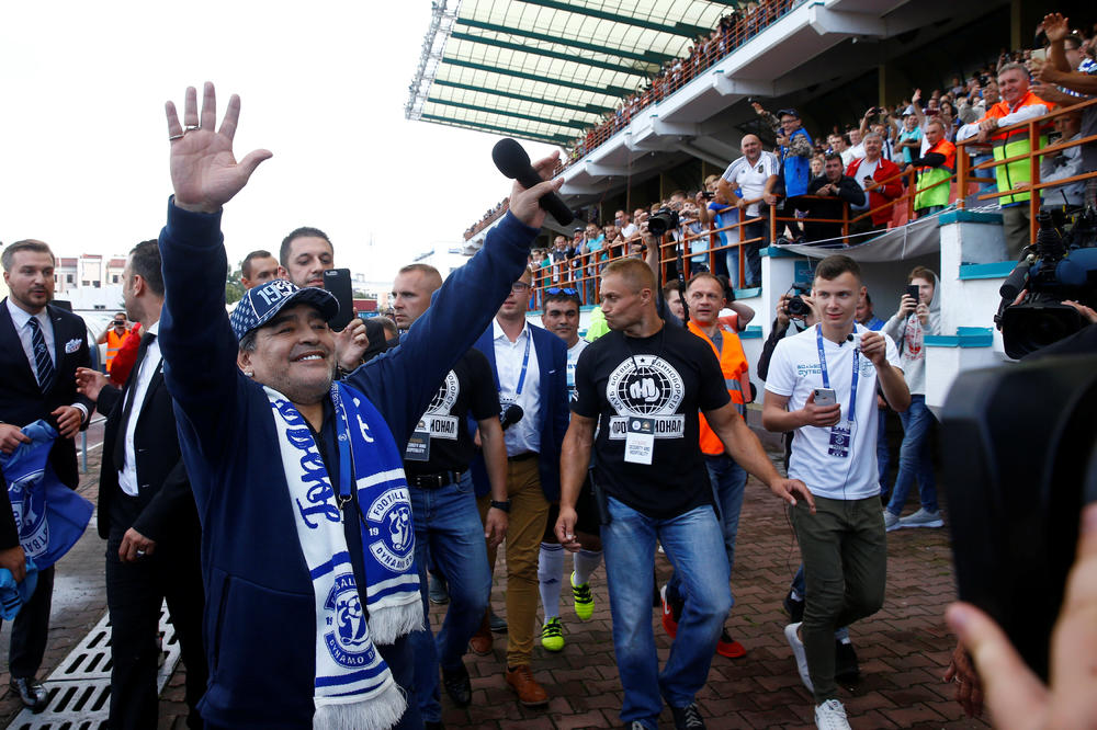 FEŠTA U BELORUSIJI: Maradona došao i napravio šou! Slavni Argentinac na novom radnom mestu (VIDEO)