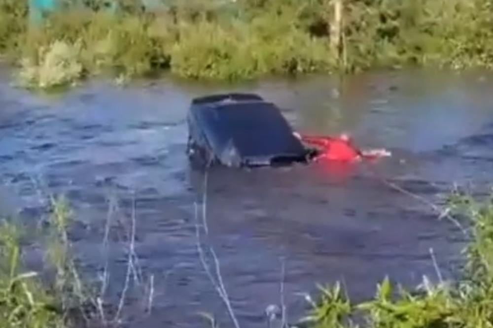 RUS HTEO DA SPASI KOLA, PA SE UMALO UDAVIO: Ovaj sibirski gradić je dobio POSEBAN NADIMAK posle nezapamćenih poplava (VIDEO)