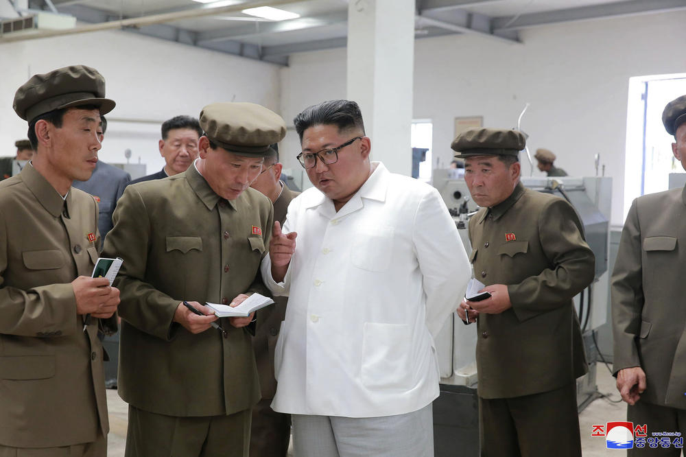 OVAKO IZGLEDA KIMOV EKSTREMNI BES: Lider Severne Koreje žestoko izribao građevince! NIJE IM BILO DOBRO! (FOTO)