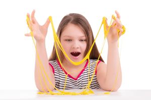 RODITELJI ĆE SE ŠOKIRATI: Ne dajte deci da se igraju ljigavcima, evo kako to utiče na ZDRAVLJE!