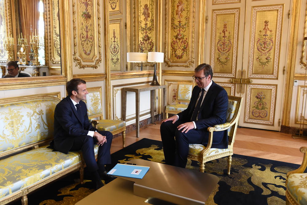 Susret Vučića i Makrona u Parizu