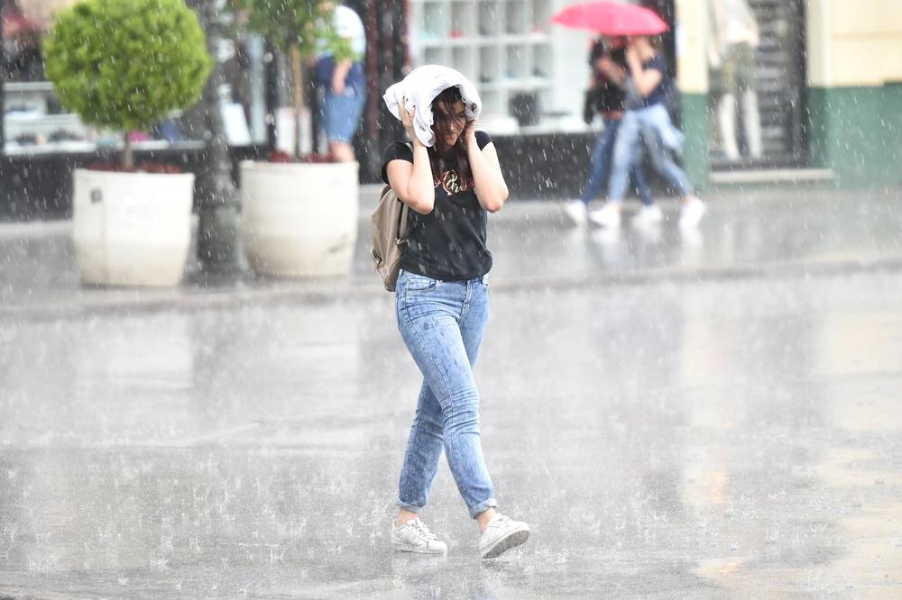 STIŽE POTOP! RHMZ upozorava na veliku količinu padavina: U ovim delovima Srbije opasnost i od GRADA