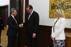 EVROPSKI KOMESAR KOD VUČIĆA: Sa Etingerom o evropskim integracijama, fondovima EU...