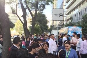 JAK ZEMLJOTRES U MEKSIKU: Potres od 5,7 Rihtera prodrmao meksičku prestonicu, ljudi u pižamama izleteli na ulice!