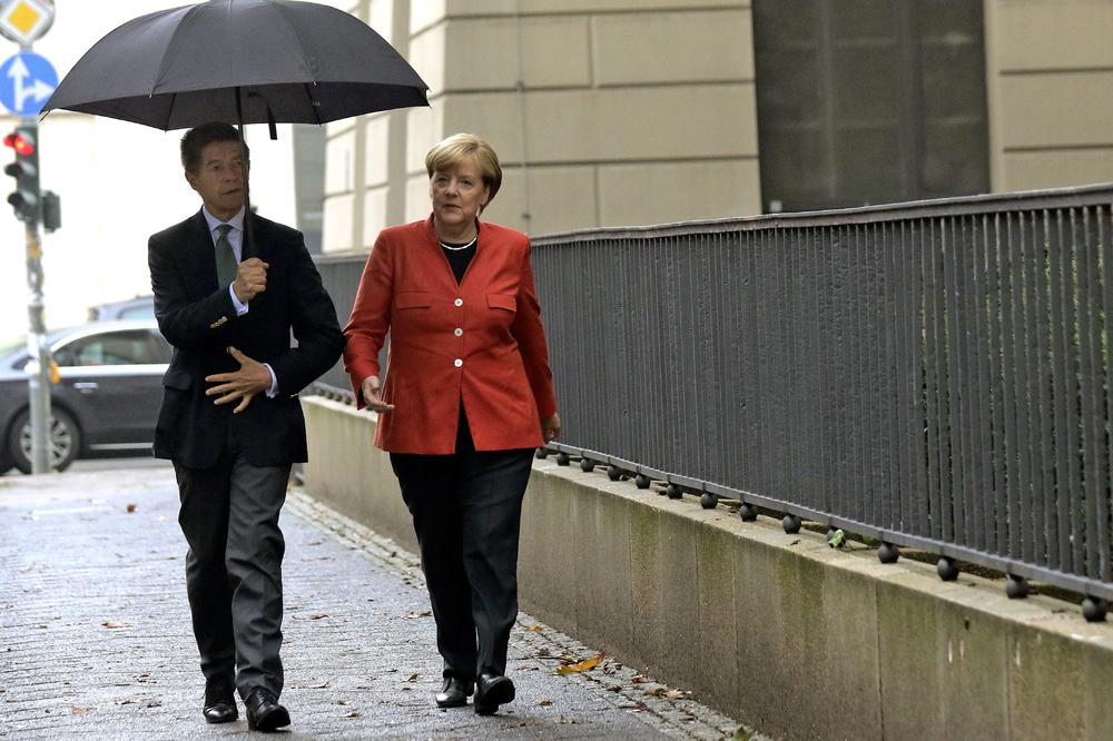 PRVI PUT U POSLEDNJIH 10 GODINA: Merkelova neočekivano otkazala odmor, ali se njen muž već snašao